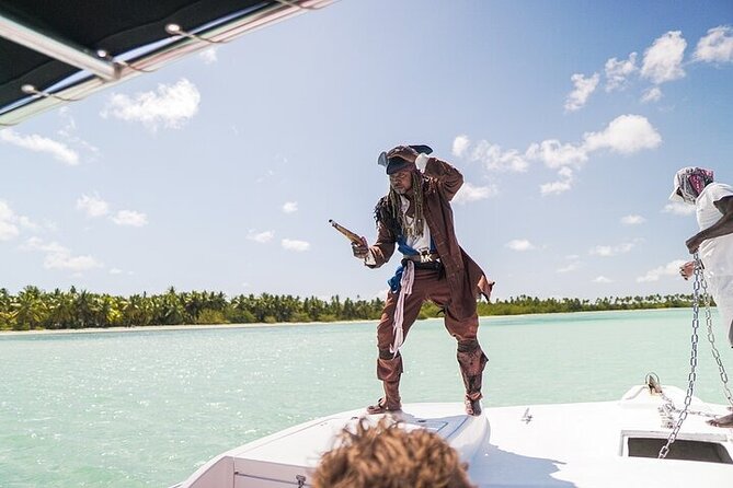 Montego Bay Catamaran: Snorkel Tour with Open Bar & Reggae DJ - Cruising the Montego Bay coast