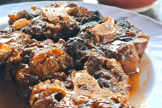 MONTEGO BAY City Highlights Tour - Choosing Jamaican food and a local drink