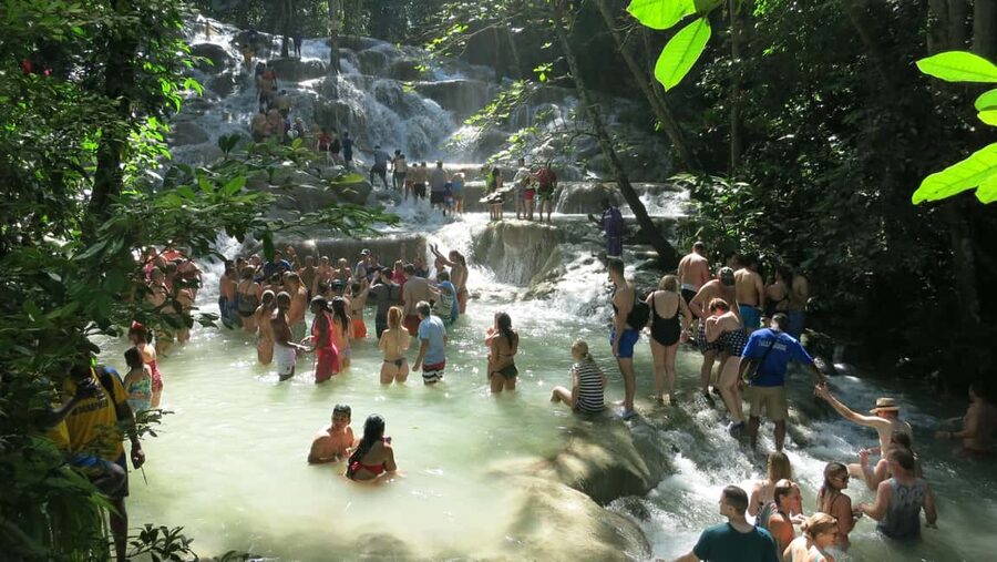 Montego Bay: Dunn's River Falls & Lunch at Bamboo Beach Club - Meeting your guide at the falls