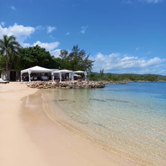 Montego Bay: Dunn's River Falls & Lunch at Bamboo Beach Club - Bamboo Beach Club after the waterfall