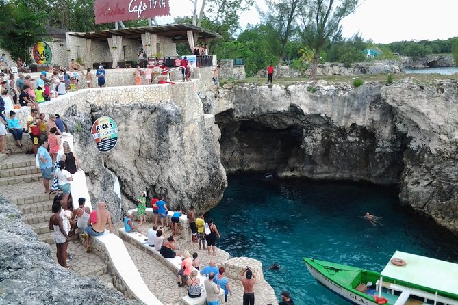 Montego Bay Excursion Negril 7 Miles Beach, Rick's Cafe and Time Square Shopping - Seven miles of sand and shallow water