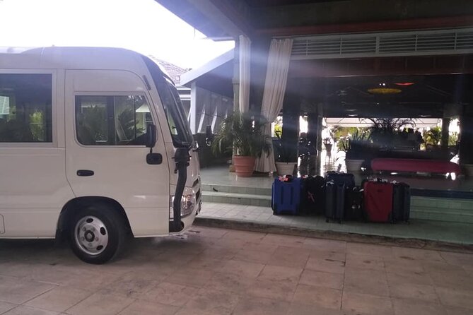 Montego Bay Hotels Private Airport Transfer to Sangster International (MBJ) - What happens from hotel pickup to the terminal