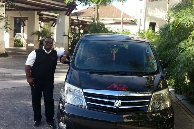 Montego Bay Hotels Private Transfer - The ride itself: local talk instead of a silent shuttle
