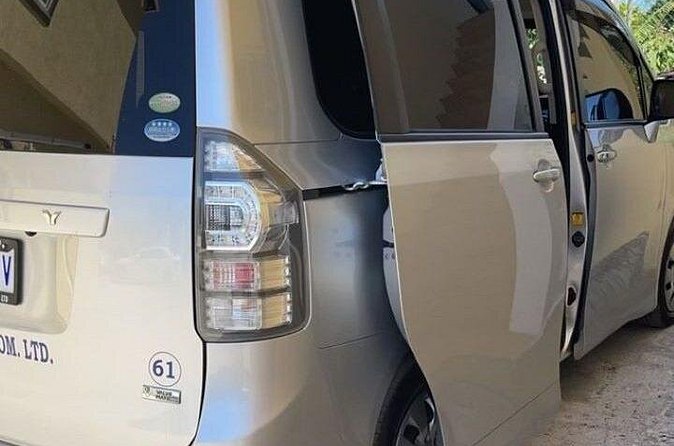 Montego Bay Private Airport Transfers - Round Trip - A private vehicle and a personal host