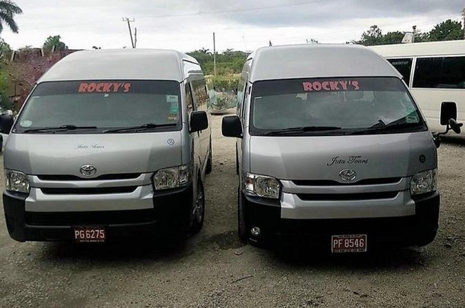 Montego Bay Private Airport Transfers to Montego Bay Hotels in the airport area - Your first drink is part of the welcome