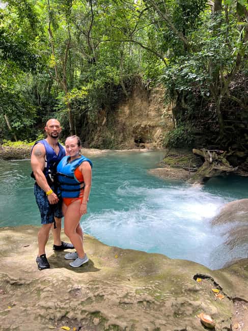 Montego Bay: Private Dunn's River Falls and Blue Hole Tour - What the schedule means for cruise passengers