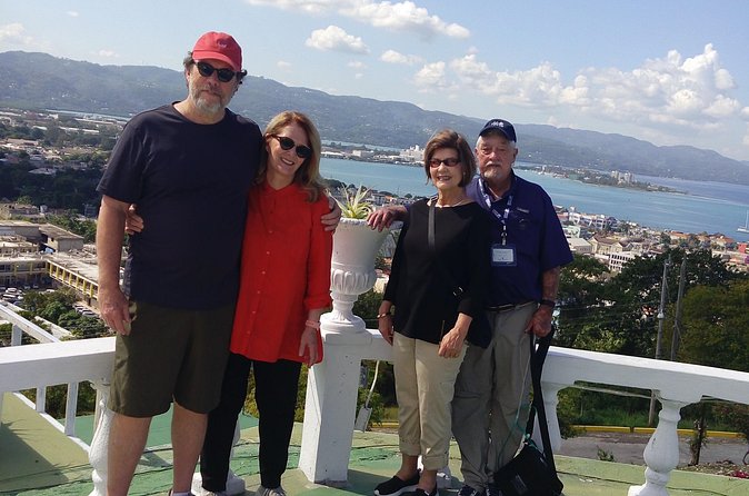Montego Bay Scenic Tour - Scotchies and the taste of Jamaican jerk