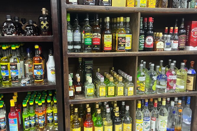 Montego Bay Sightseeing, Souvenir Shopping and local food hunt - Souvenir shopping without losing the local feel