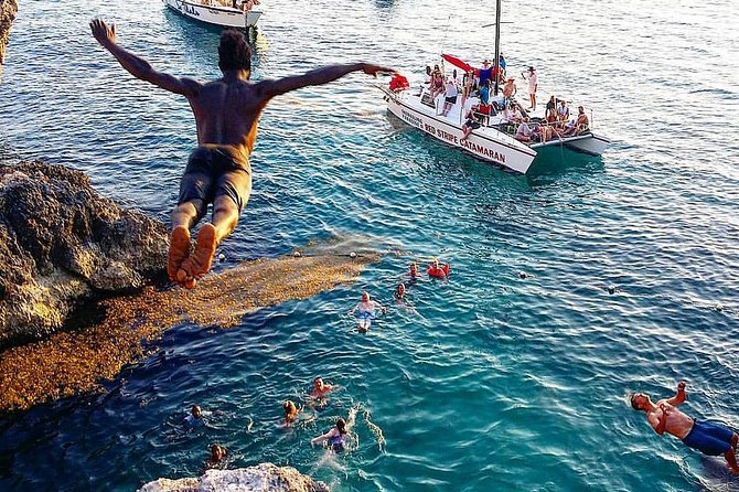 Negril 7 Mile Beach & Rick's Café Combo Tour from Montego Bay - What makes Rick’s Cafe different