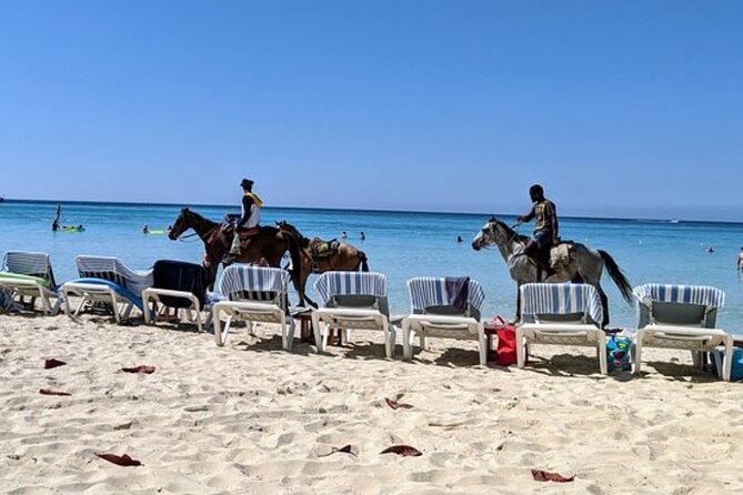 Negril Beach & Rick's Cafe Tour - Rick’s Cafe for drinks and sea views