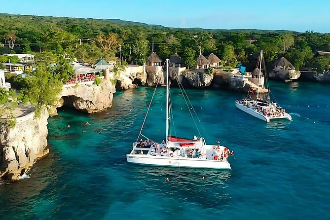 Negril Catamaran: Adults Sunset Party with Drinks & DJ - Jamaican drinks, snacks, and the DJ