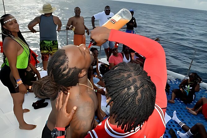 Negril Catamaran: Adults Sunset Party with Drinks & DJ - Sunset and the ride back to Margaritaville