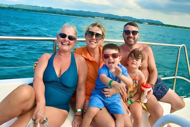 Negril Catamaran: Adults Sunset Party with Drinks & DJ - Group size, atmosphere, and comfort