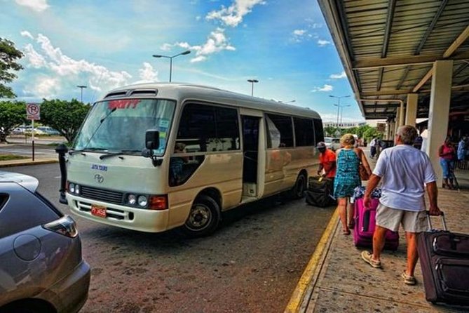Negril Hotels Transfers to Montego Bay Airport - Stops for lunch, drinks, and last-minute needs
