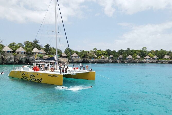 Negril PRIVATE CHARTER Catamaran (rate for 21 persons) - A private catamaran built for group celebrations
