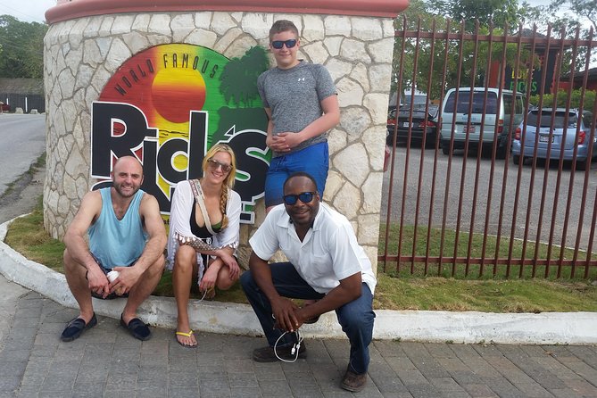 Negril Seven Miles Beach Day and Rick's Cafe Sunset Private Tour - Rick’s Cafe: cliff jumpers and the west-end sunset