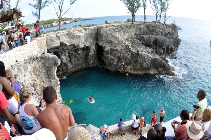 Negril Sunset Trip to Rick's Cafe from Montego Bay and Grand Palladium - Who will enjoy this Jamaica afternoon most?