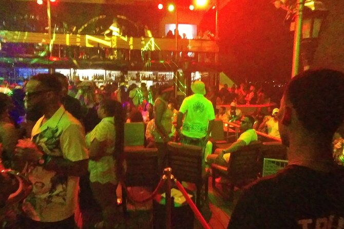 Night-life Party Club 2727 pick up and drop off in Montego Bay - Arriving at Club 2727 from your Montego Bay hotel
