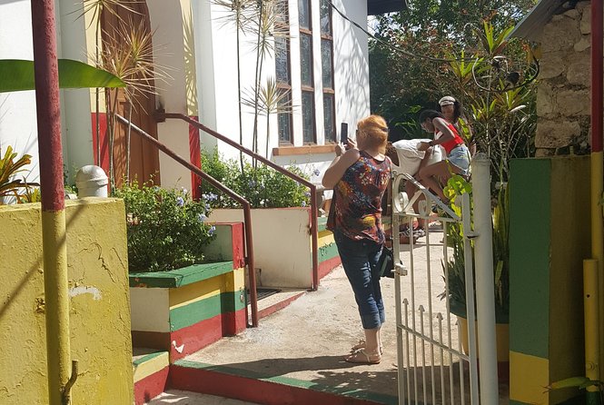Nine Mile Tour from Ocho Rios - The guides shape the visit