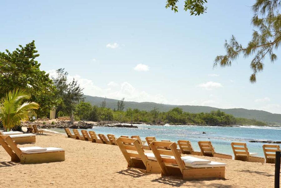 Ocho Rios: Bamboo Beach Club VIP Pass with Lunch and Drinks - Hotel pickup and the ride to the beach