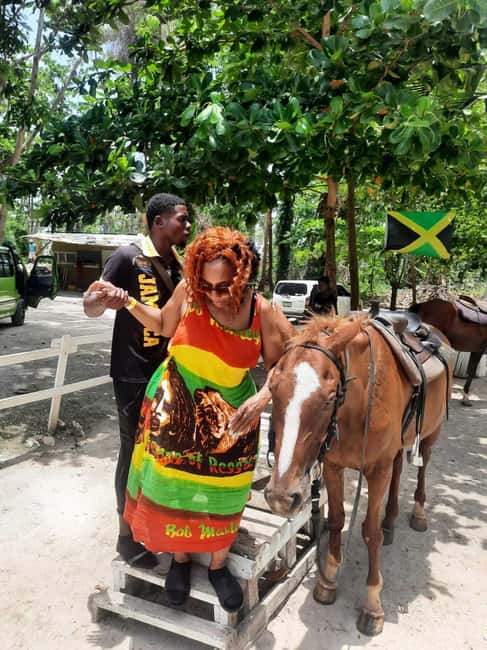 Ocho Rios : Bamboo River Rafting and HorseBack Riding - The 30-foot bamboo raft on Rio Nuevo