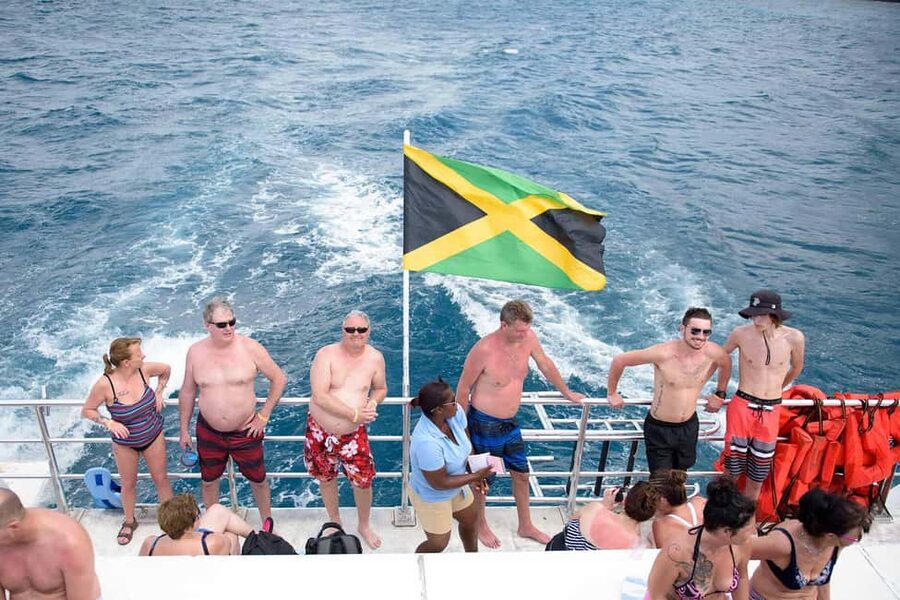 Ocho Rios Catamaran: Dunn's River, Snorkeling & Open Bar - Starting at Mahogany Beach in Ocho Rios