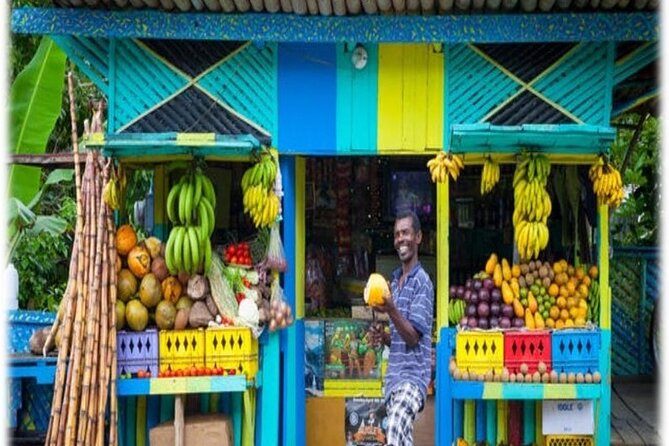 Ocho Rios Street Eats - The first tastes: jerk sausage and Jamaican patties
