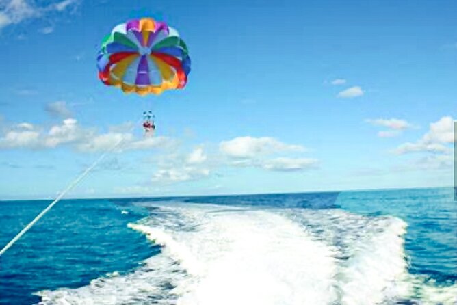 Parasailing above Turquoise Ocean Waters in Montego Bay - The flight: a short, high view of the Caribbean