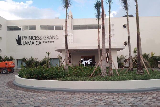 Princess Grand Jamaica Private Airport Transfer from Montego Bay - A Clean, Cool Ride After a Hot Flight