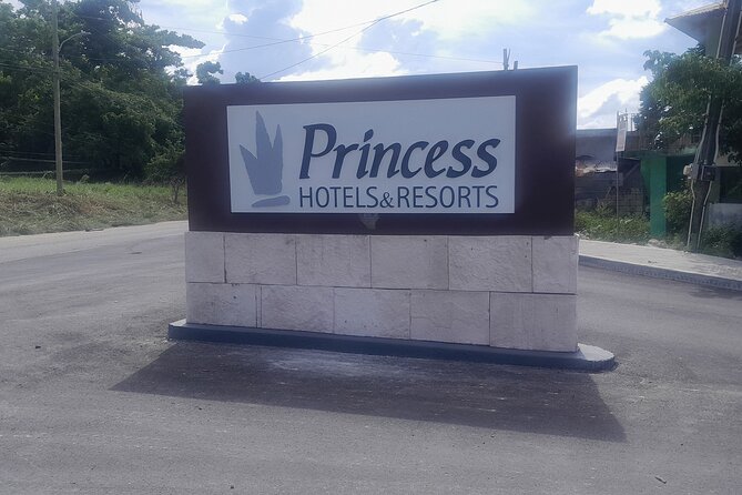 Princess Senses The Mangrove Airport Transfers - Meeting your chauffeur at Montego Bay Airport