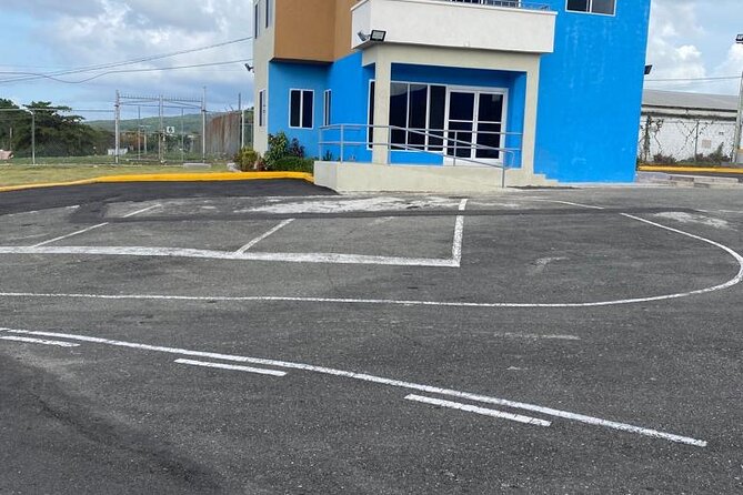 Private Airport Transfer from Ian Fleming Airport to Ocho Rios - Finding the Driver After You Leave the Airport