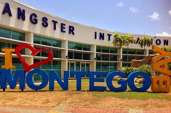 Private Airport transfer hotels in montegobay - A quick airport exit at Sangster International