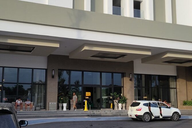 Private Airport Transfer Riu Aquarelle & Excellence Oyster Bay - Drivers who add local context