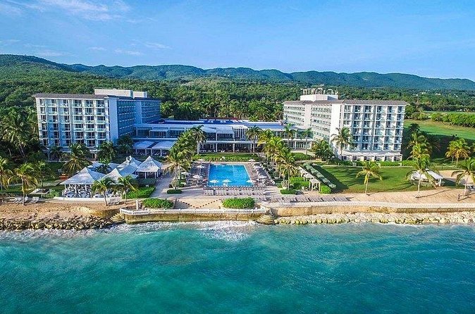 Private Airport Transfer to Dreams Rose Hall Resort - The people behind the wheel