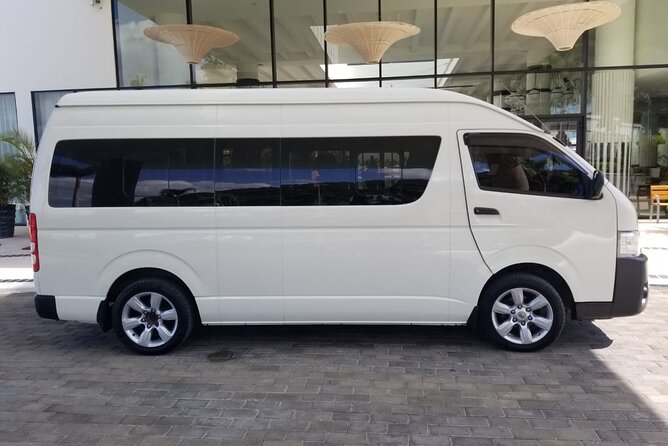 Private Airport Transfer to Hyatt Rose Hall Resort - A private group instead of a shared coach