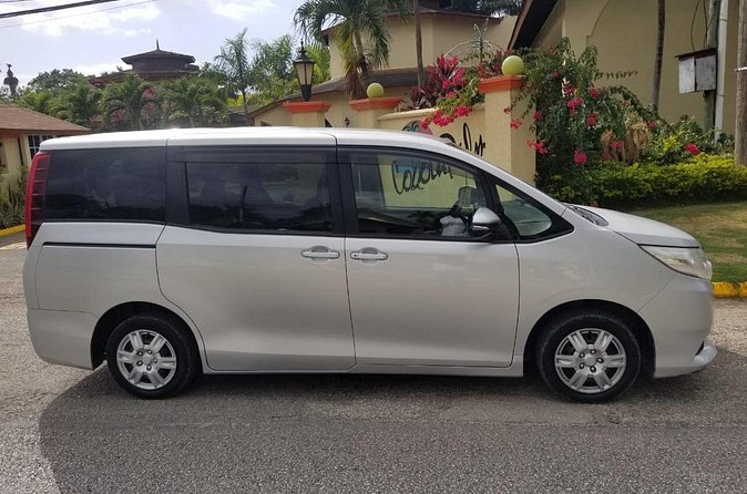 Private Airport Transfer to Jewel Grande Montego Bay Resort - What the $20 price really buys