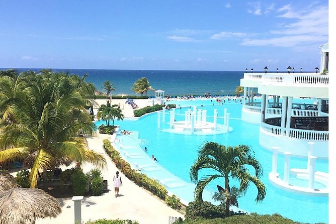 Private Airport Transfer to Lady Hamilton and Grand Palladium - Why private transport can be worth $108
