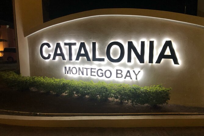 Private Airport Transfers To Montego Bay Hotels - Meeting your driver at Column E