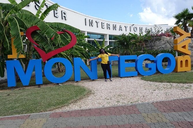 Private Airport Transfers To Negril Hotels and Villas - Leaving Montego Bay Airport for Negril