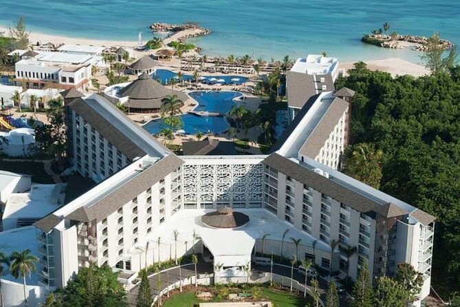 Private Airport Transfers to Royalton Blue Waters and White Sand - The 30 to 45 Minute Ride to Royalton Blue Waters