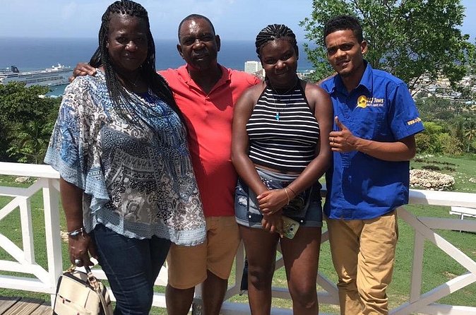 Private and customizable Ocho Rios day tour - The farmers market and community views