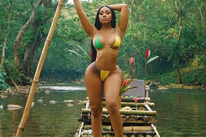 Private bamboo rafting and massage in Montego Bay - The guide makes the difference