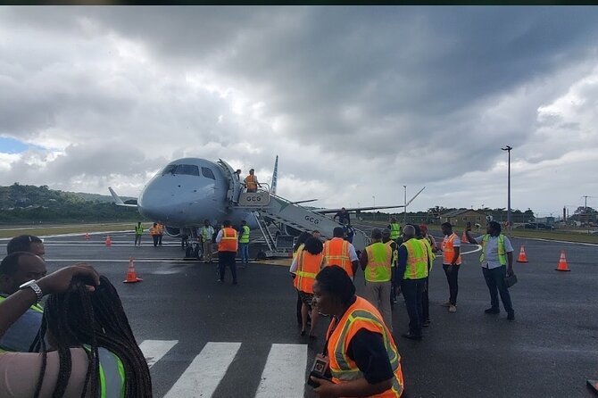 Private Ian Fleming Airport Transfer to Ocho Rios and Runaway Bay - A driver who adds context to the ride