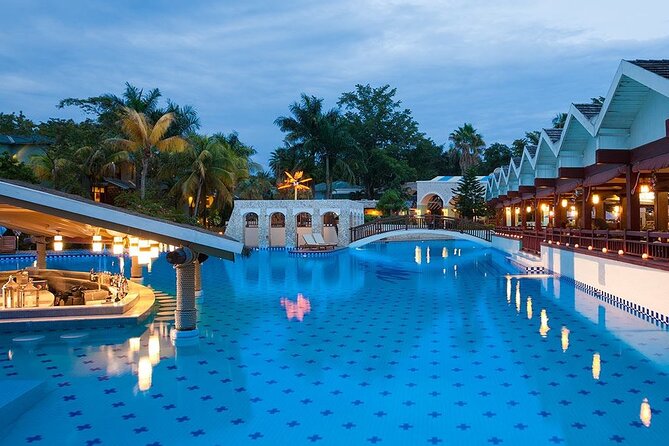 Private Montego Bay Jamaica Airport Transfer to Hotels in Negril - From MBJ arrivals to the Negril road