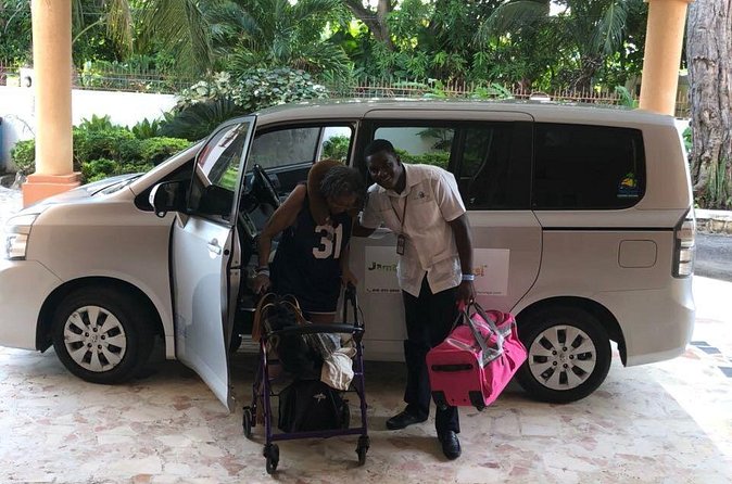 Private Round Trip Airport Transfers in and Around Montego Bay - The private minivan ride to Montego Bay