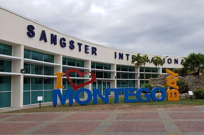 Private Sangster Airport and Excursion Transport in Montego Bay - Choosing Between a Car, Van, and Coach
