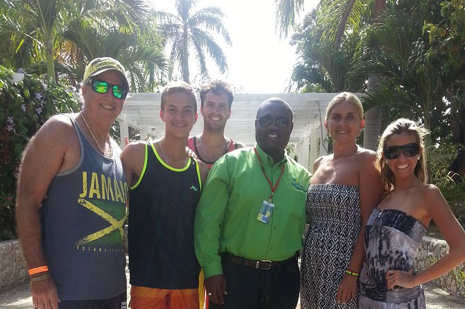 Private Sangster Airport Transfer to Negril Hotels - What the private vehicle means for your group
