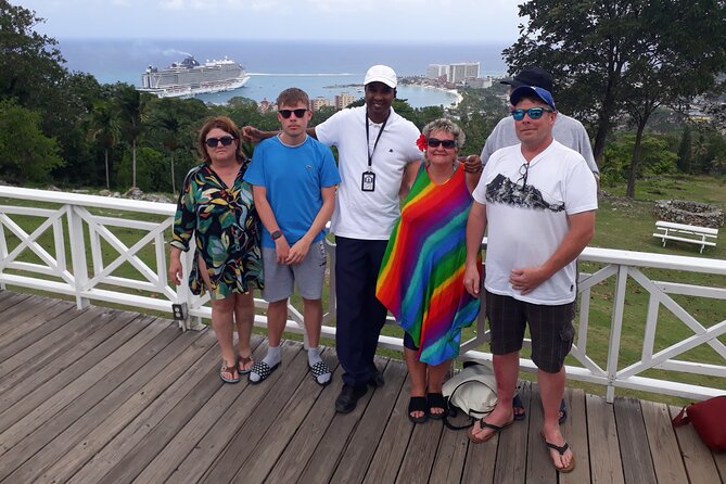 Private Sightseeing Tour from Ocho Rios - Driving through town and beside the White River