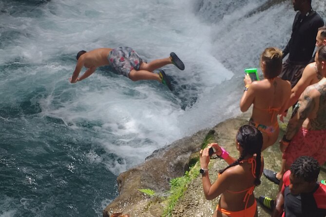 Private Tour from Falmouth to Ocho Rios Blue Hole and Beach - What the Blue Hole visit is like
