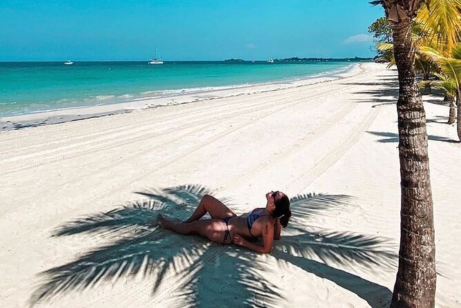Private Tour Negril Beach and Rick's Cafe From Montego Bay - Rick’s Cafe and the 35-foot cliff